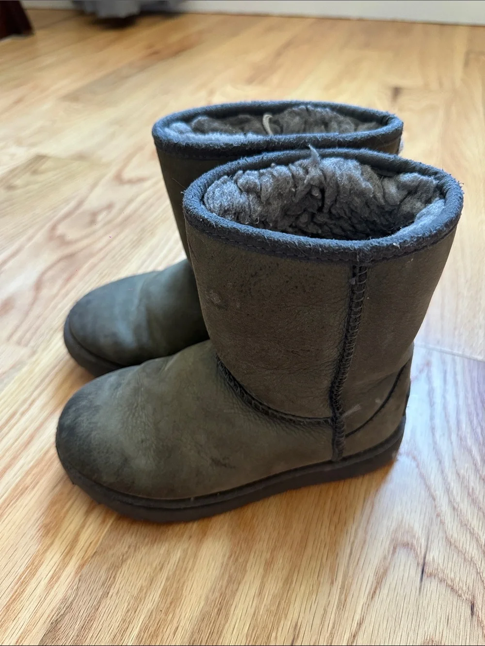 UGG Short Shearling Boots - Charcoal Gray